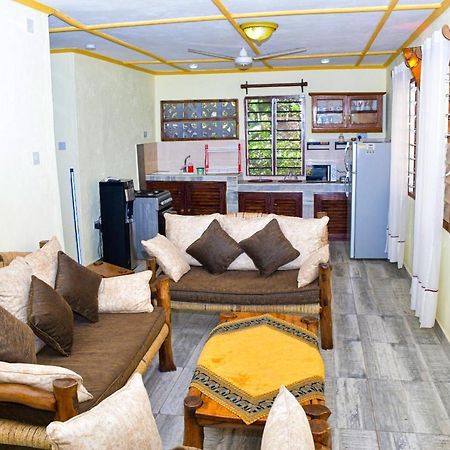 Apartmenthaus Salama Villen In Diani Diani Beach Exterior photo