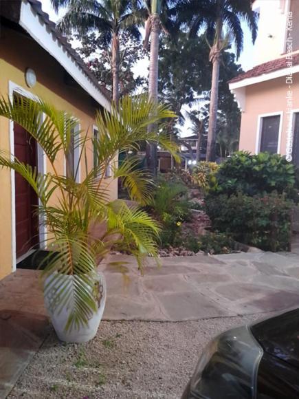 Apartmenthaus Salama Villen In Diani Diani Beach Exterior photo