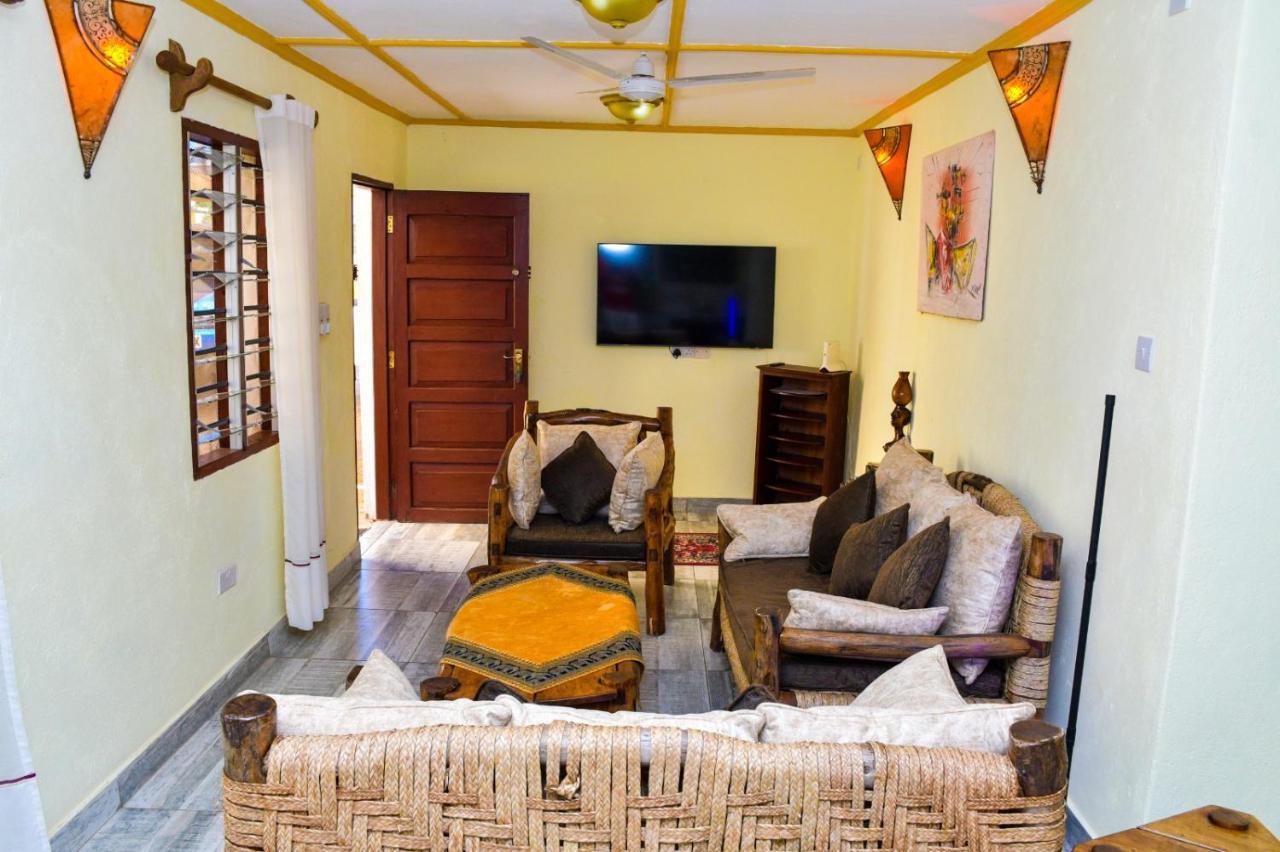 Apartmenthaus Salama Villen In Diani Diani Beach Exterior photo